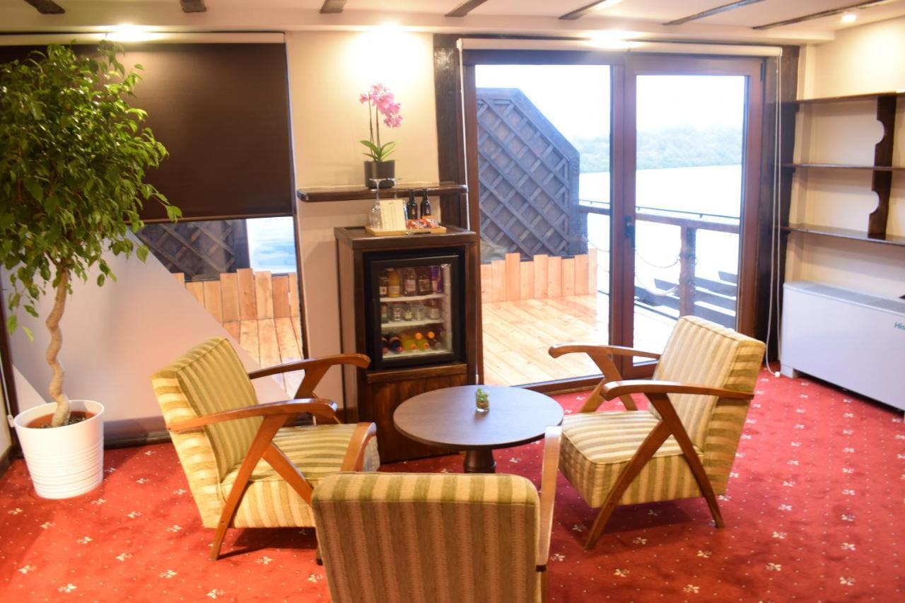 Bahus Inn Belgrad Exterior foto